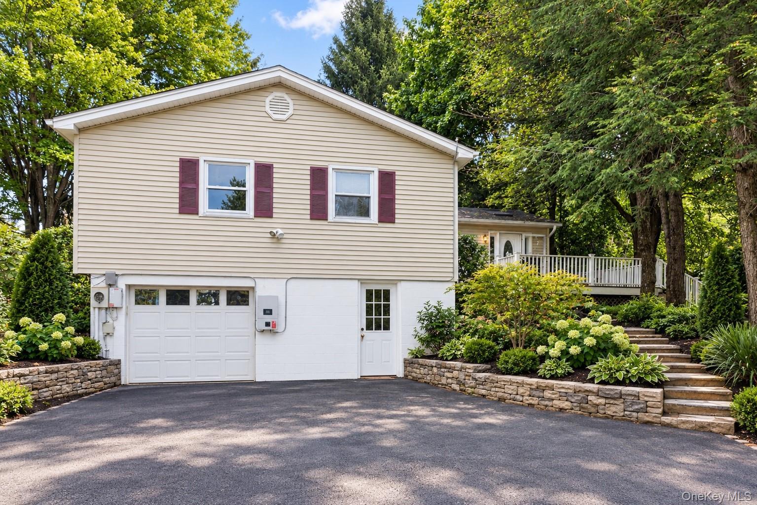 Single Family Elizabeth Drive Dutchess County, NY 12533, MLS-1052001-10