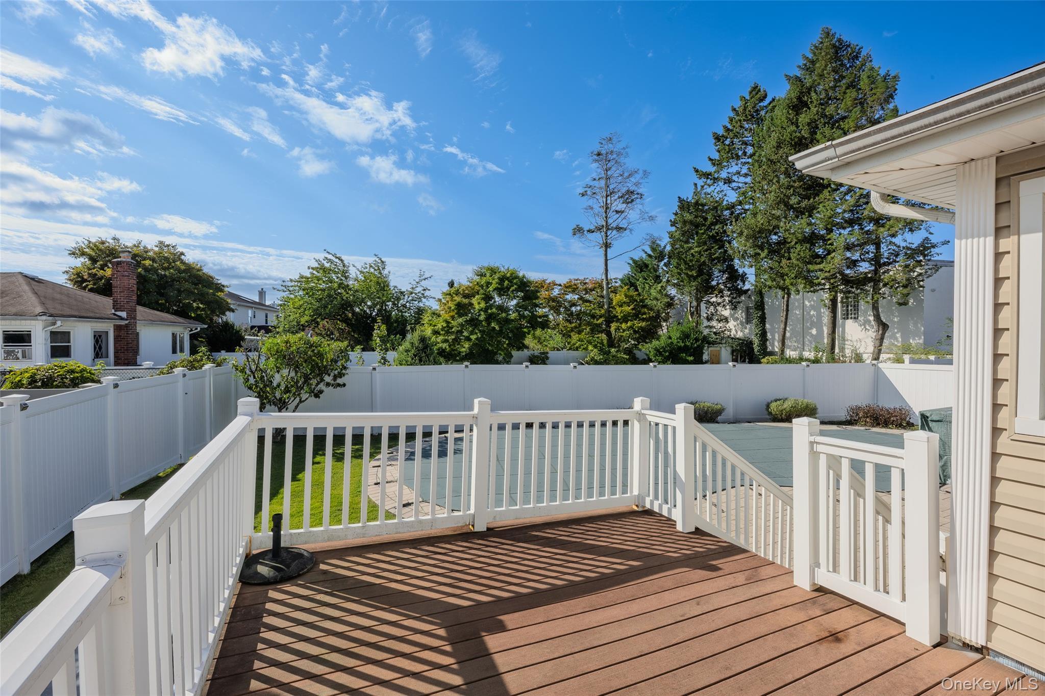 Single Family Leslie Lane  Nassau County, NY 11710, MLS-1052015-11