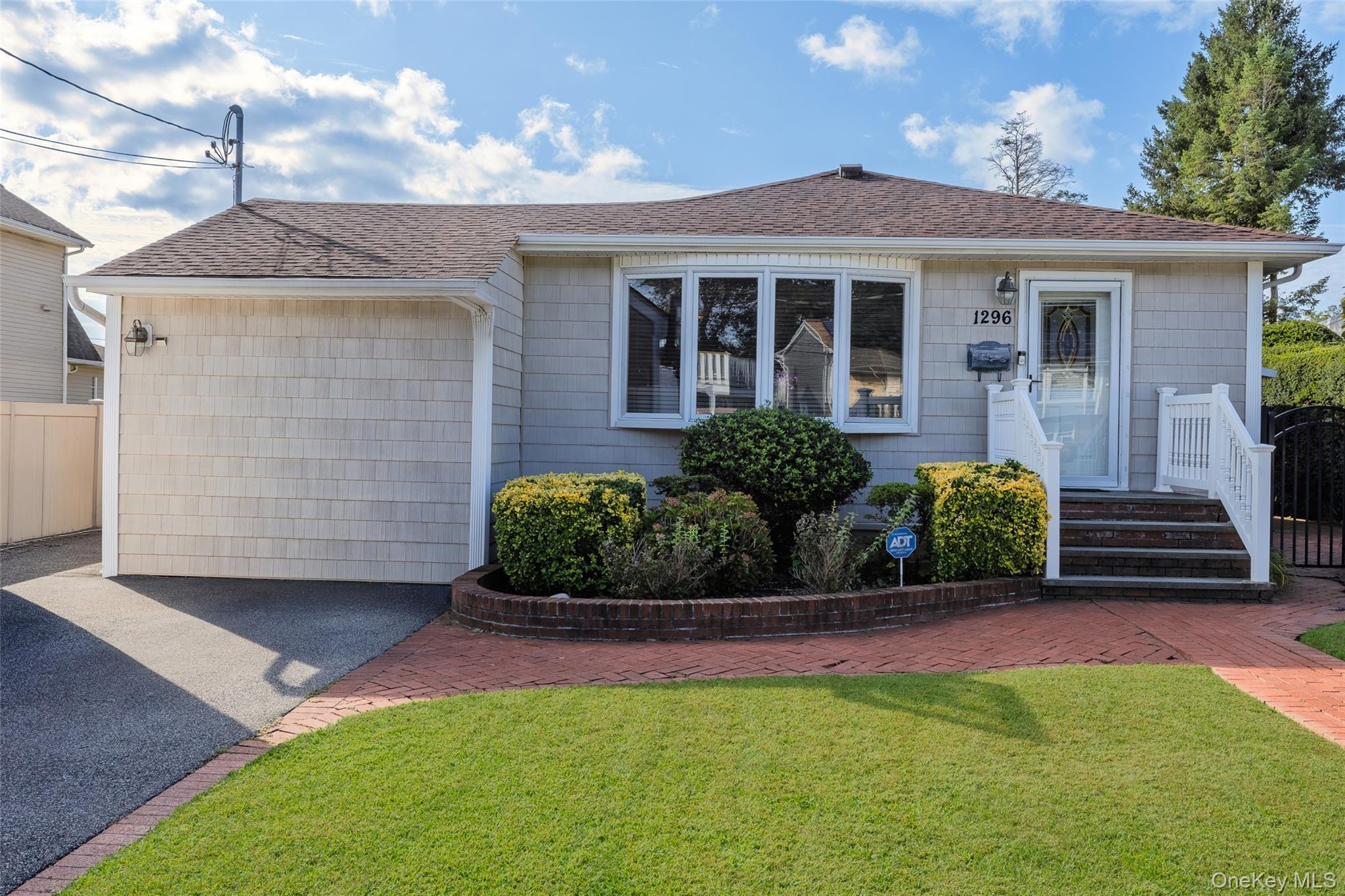 Single Family Leslie Lane  Nassau County, NY 11710, MLS-1052015-2