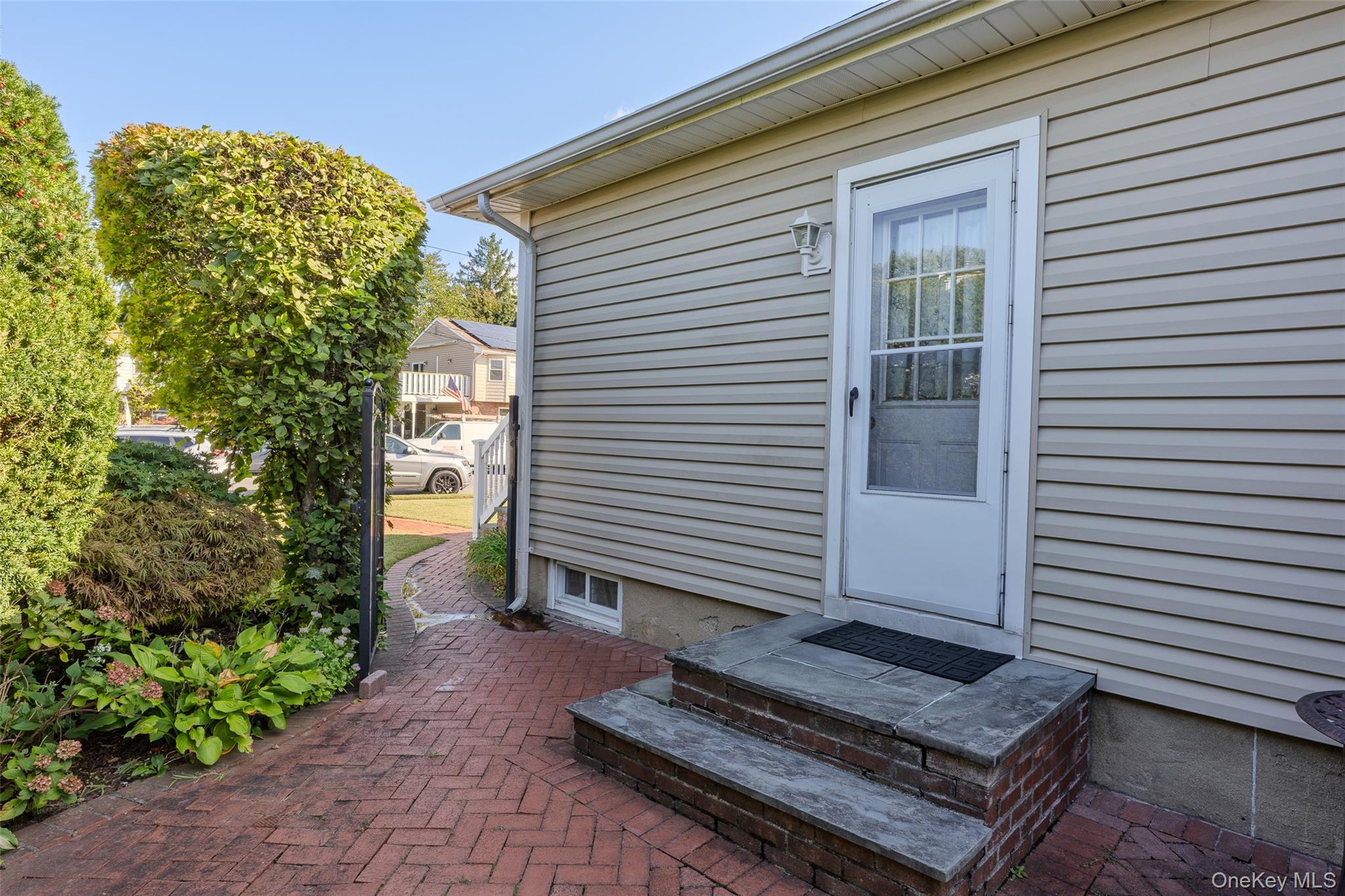 Single Family Leslie Lane  Nassau County, NY 11710, MLS-1052015-3