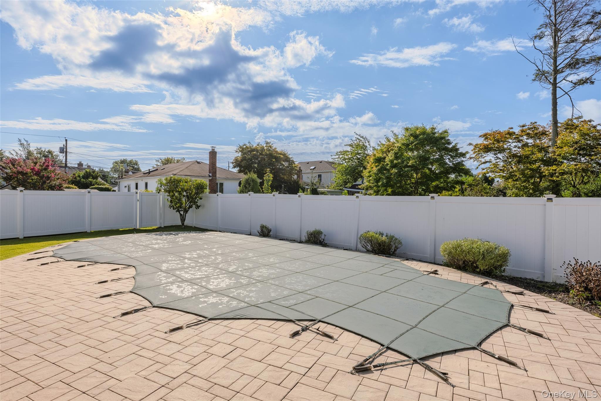 Single Family Leslie Lane  Nassau County, NY 11710, MLS-1052015-6