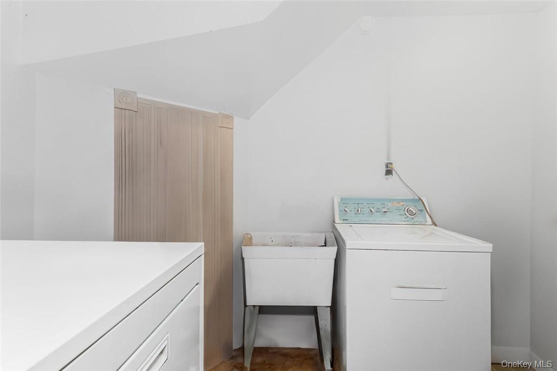 Single Family W 258th Street Bronx, NY 10471, MLS-1052055-15