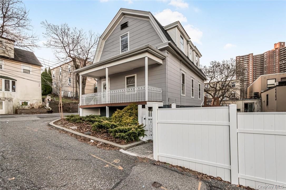 Single Family W 258th Street Bronx, NY 10471, MLS-1052055-3