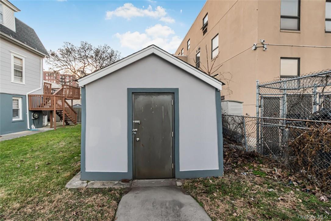 Single Family W 258th Street Bronx, NY 10471, MLS-1052055-31