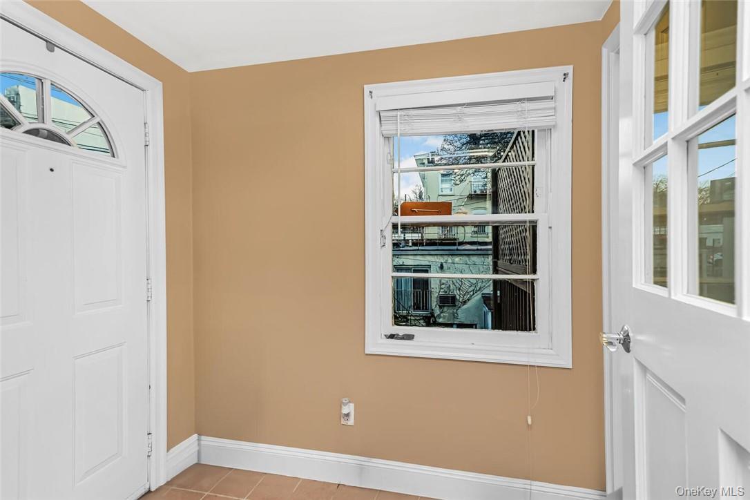 Single Family W 258th Street Bronx, NY 10471, MLS-1052055-5