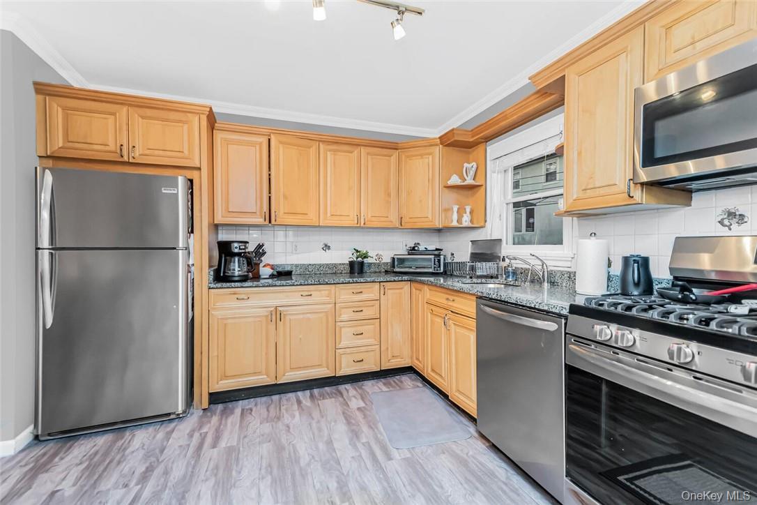 Single Family W 258th Street Bronx, NY 10471, MLS-1052055-6