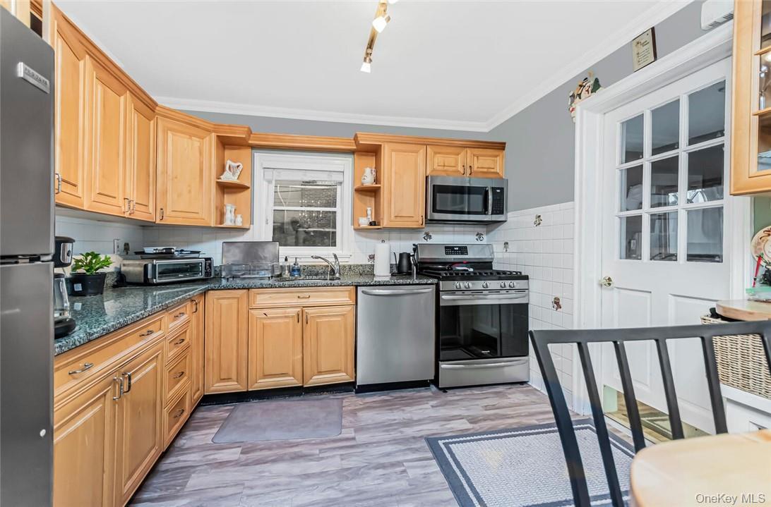 Single Family W 258th Street Bronx, NY 10471, MLS-1052055-7