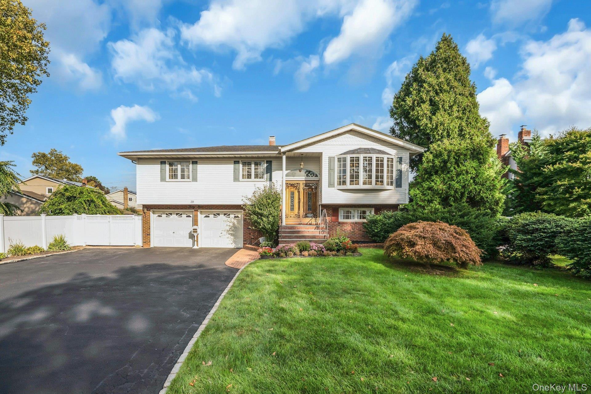Single Family Pawnee Drive Suffolk County, NY 11725, MLS-1052083-2
