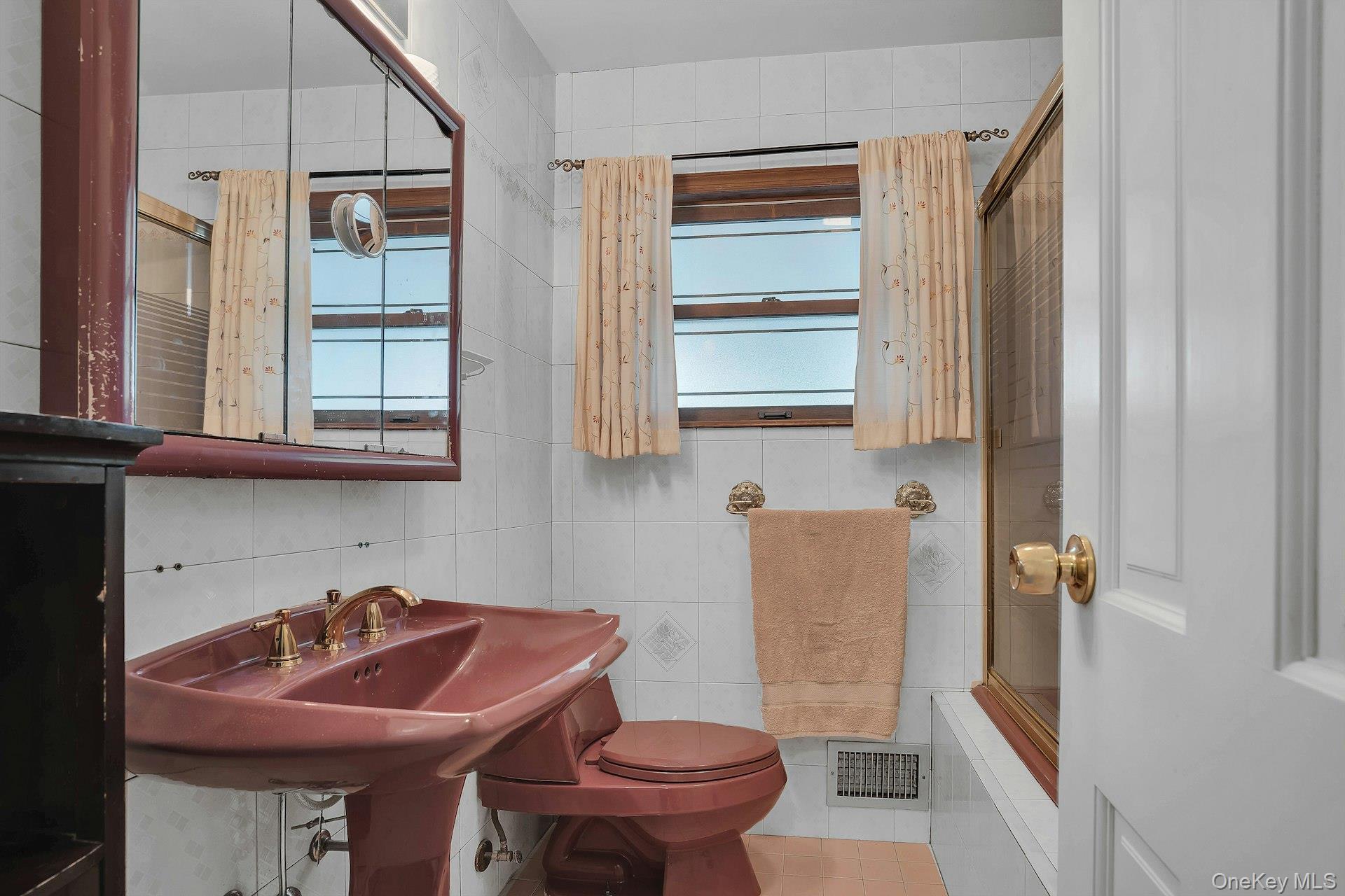 Single Family Pawnee Drive Suffolk County, NY 11725, MLS-1052083-25