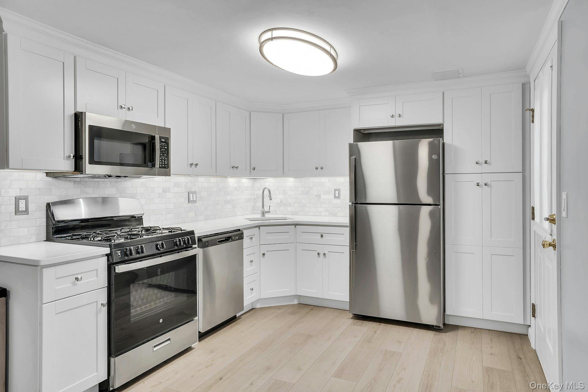 Single Family Pawnee Drive Suffolk County, NY 11725, MLS-1052083-37