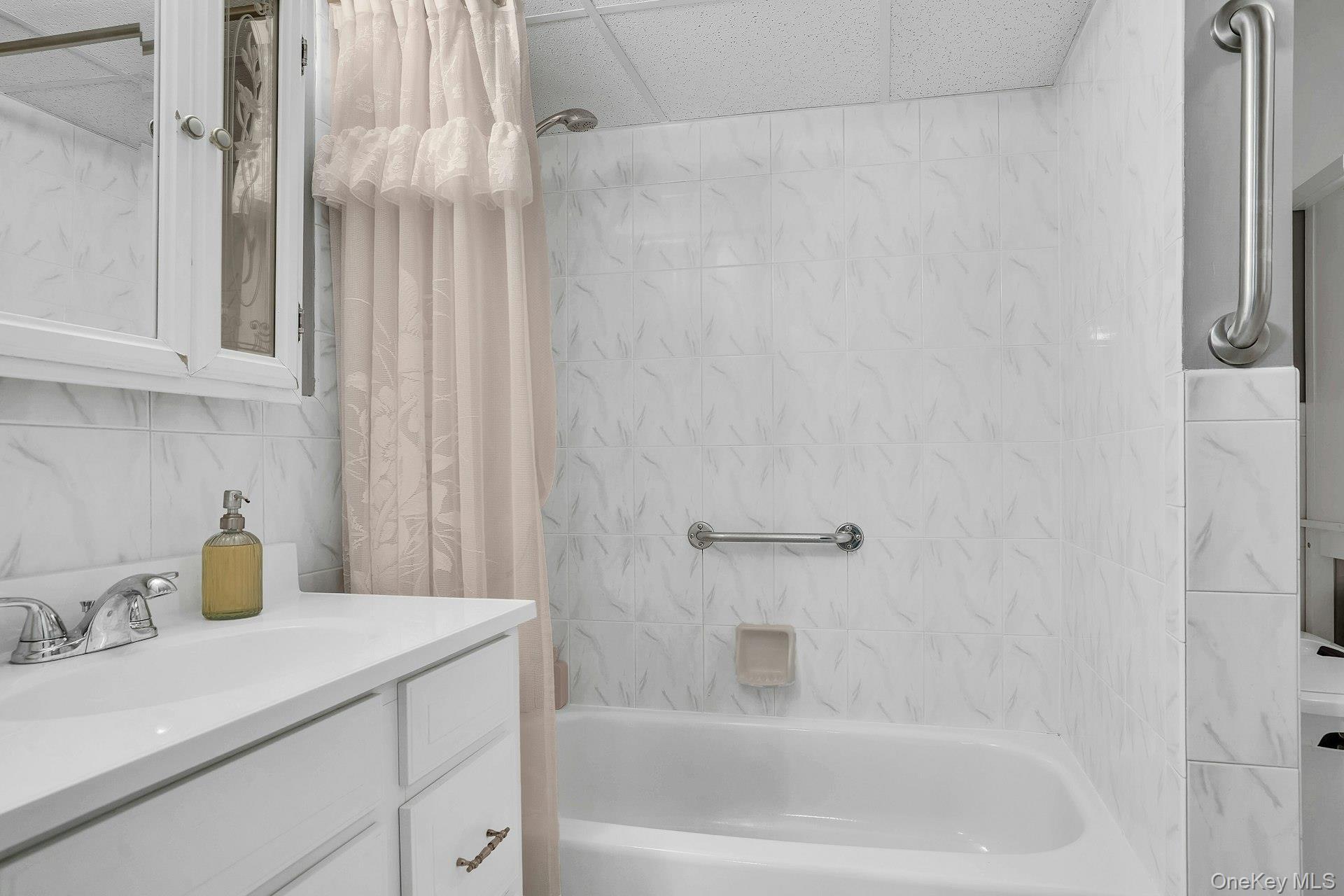 Single Family Pawnee Drive Suffolk County, NY 11725, MLS-1052083-40