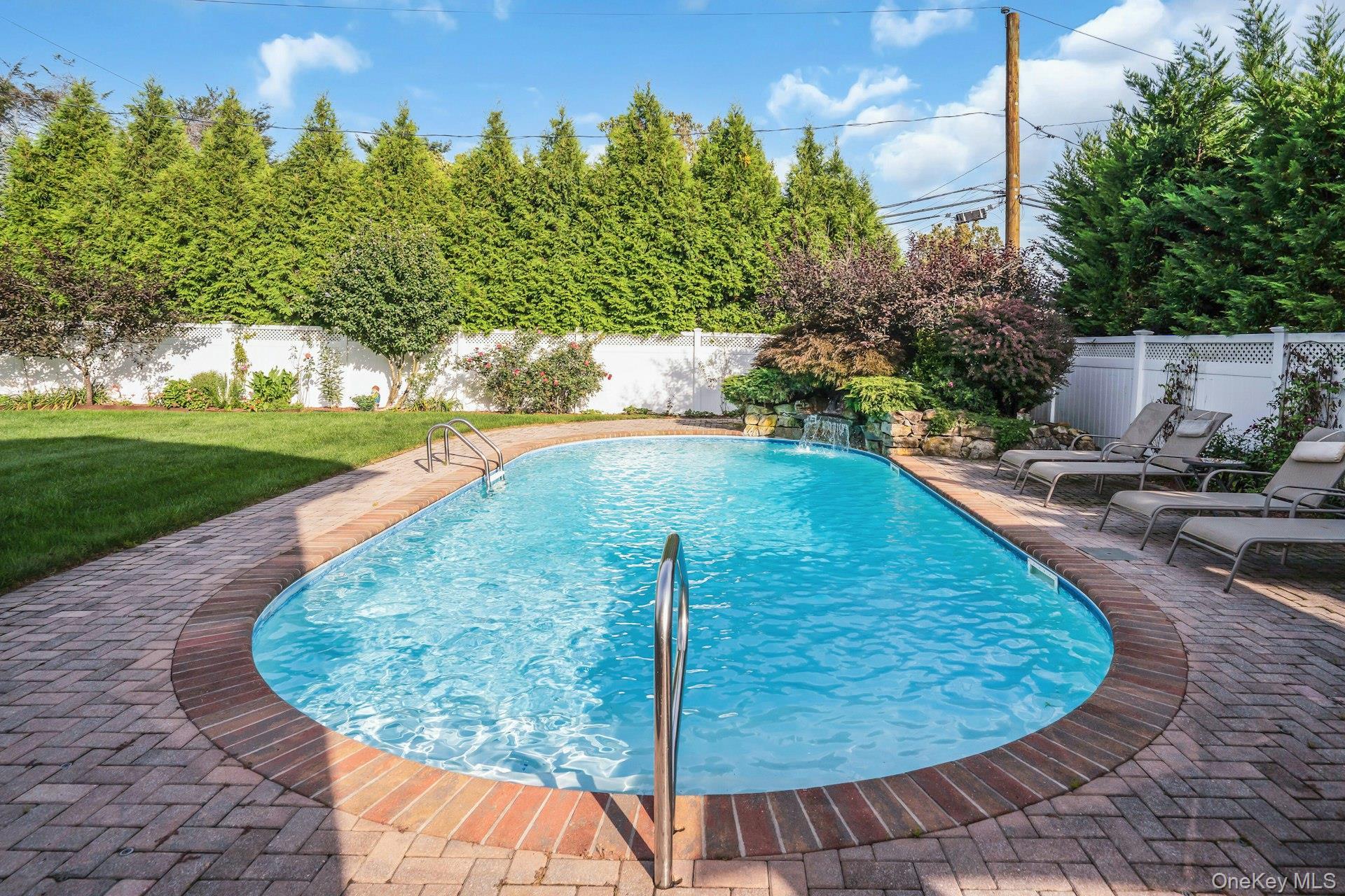 Single Family Pawnee Drive Suffolk County, NY 11725, MLS-1052083-44