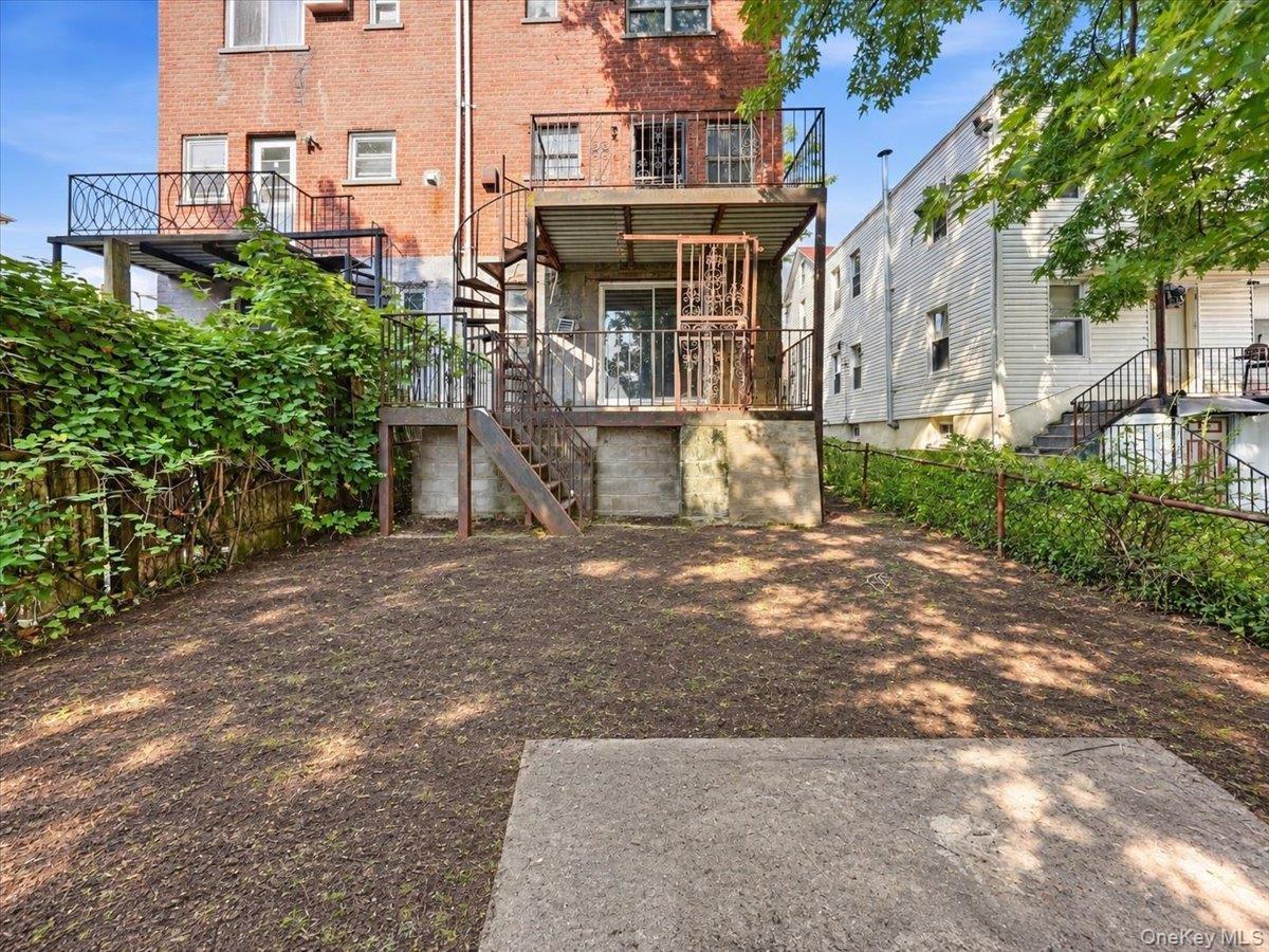 Single Family Murdock Avenue Bronx, NY 10470, MLS-1052084-3