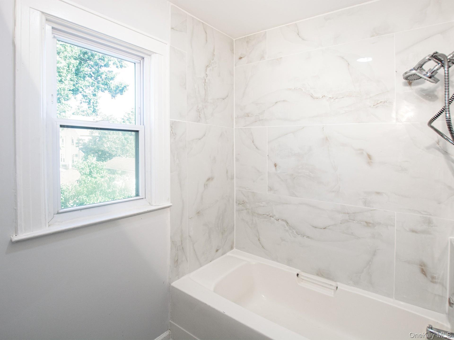 Single Family 88th Drive  Queens, NY 11426, MLS-1052111-4