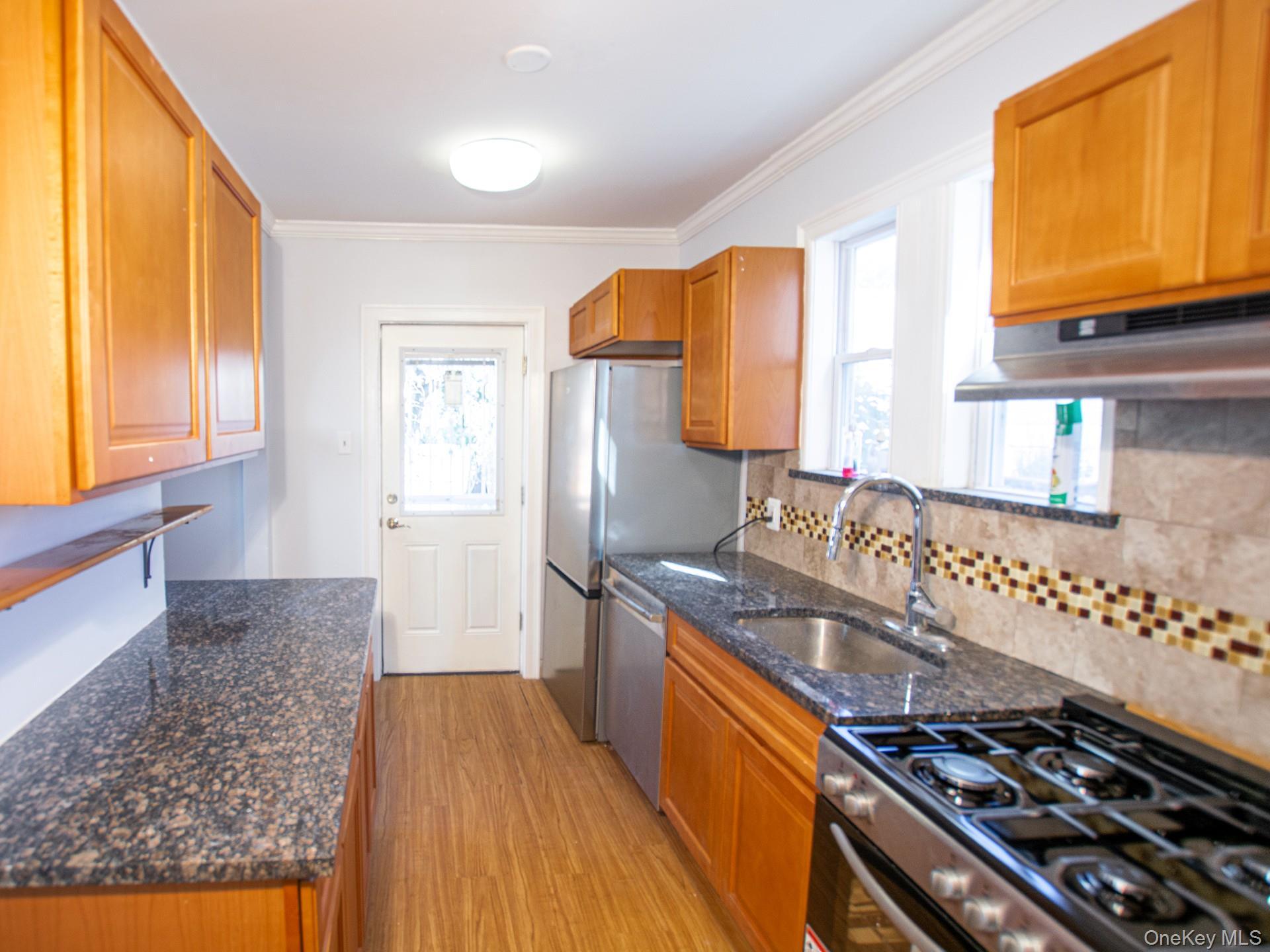 Single Family 88th Drive  Queens, NY 11426, MLS-1052111-7