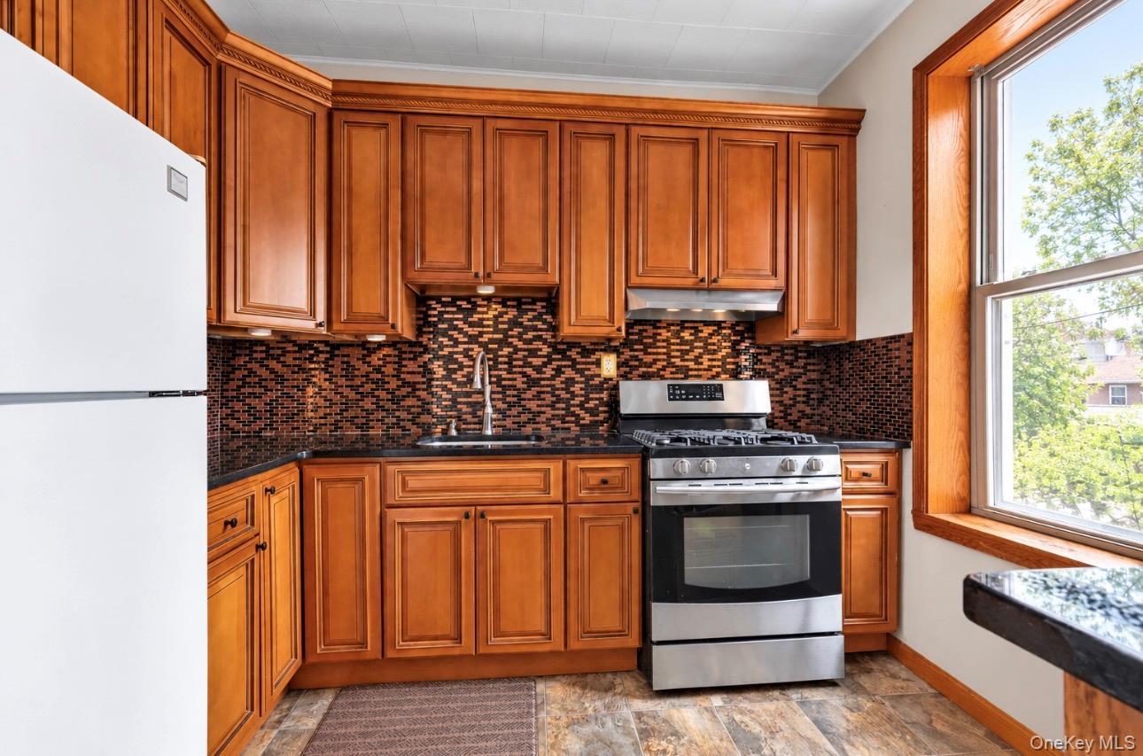 Single Family 67th Place  Queens, NY 11385, MLS-1052214-15