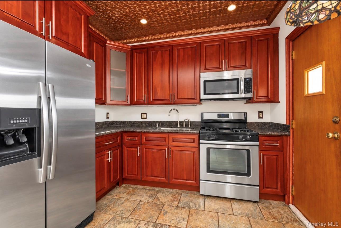 Single Family 67th Place  Queens, NY 11385, MLS-1052214-7