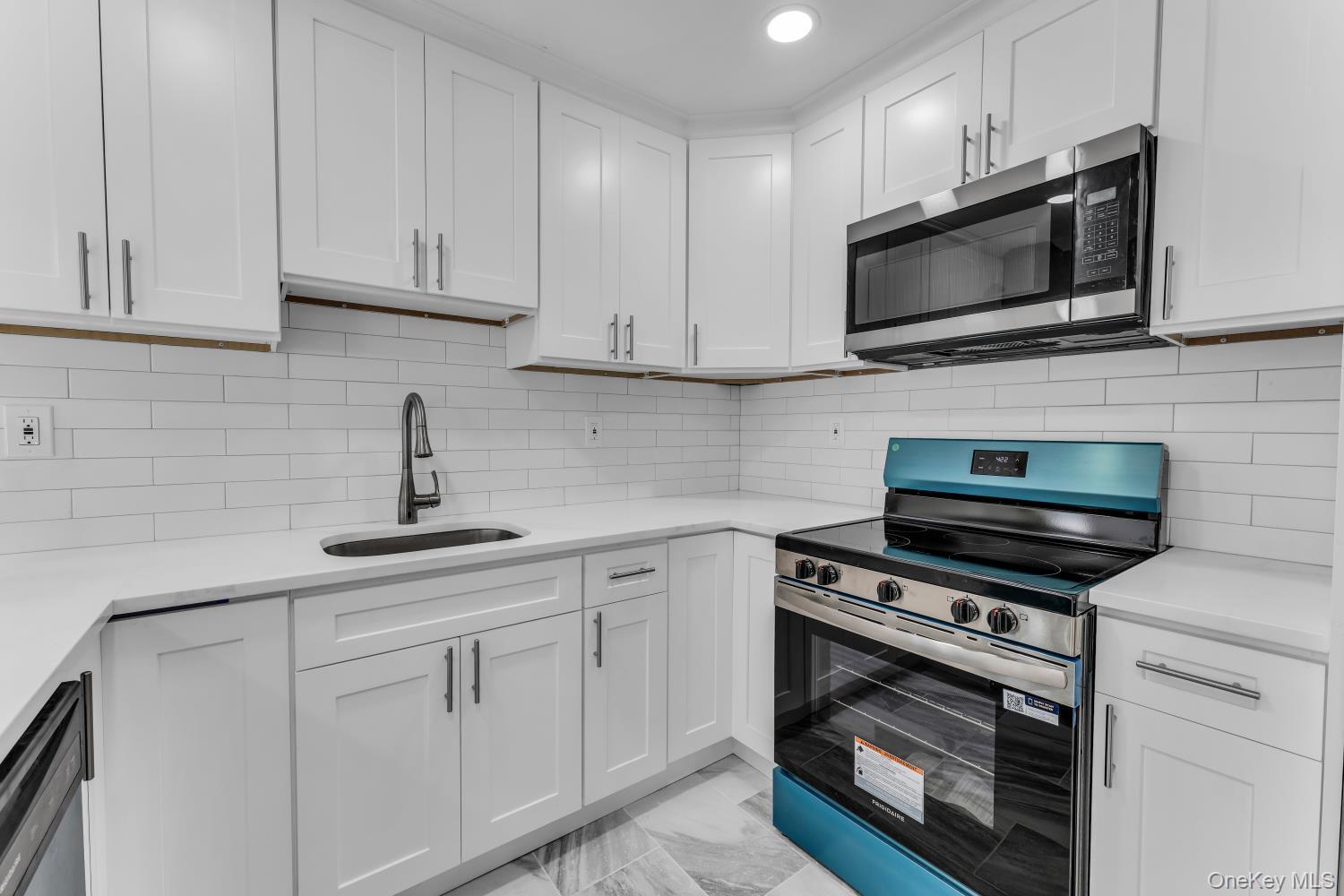 Single Family Shelley Place Suffolk County, NY 11746, MLS-1052216-14