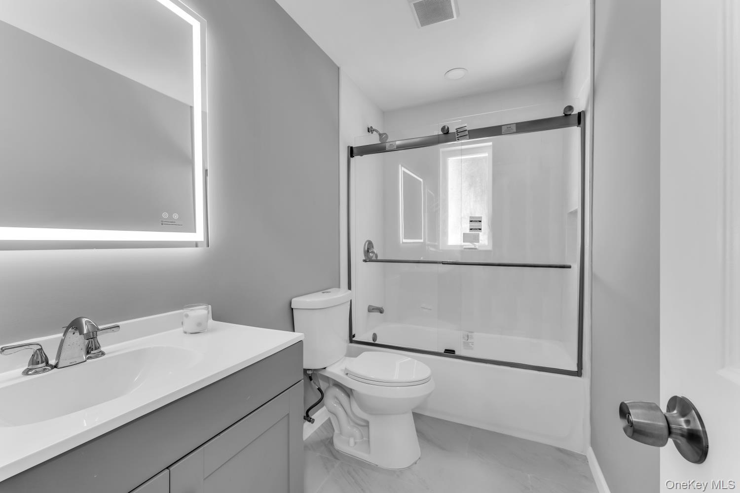 Single Family Shelley Place Suffolk County, NY 11746, MLS-1052216-23