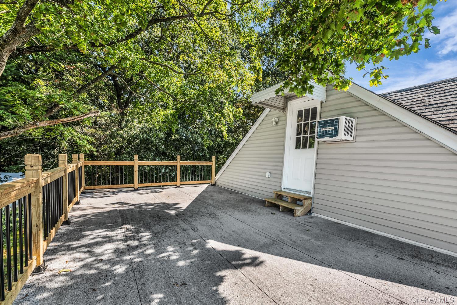 Single Family Shelley Place Suffolk County, NY 11746, MLS-1052216-37