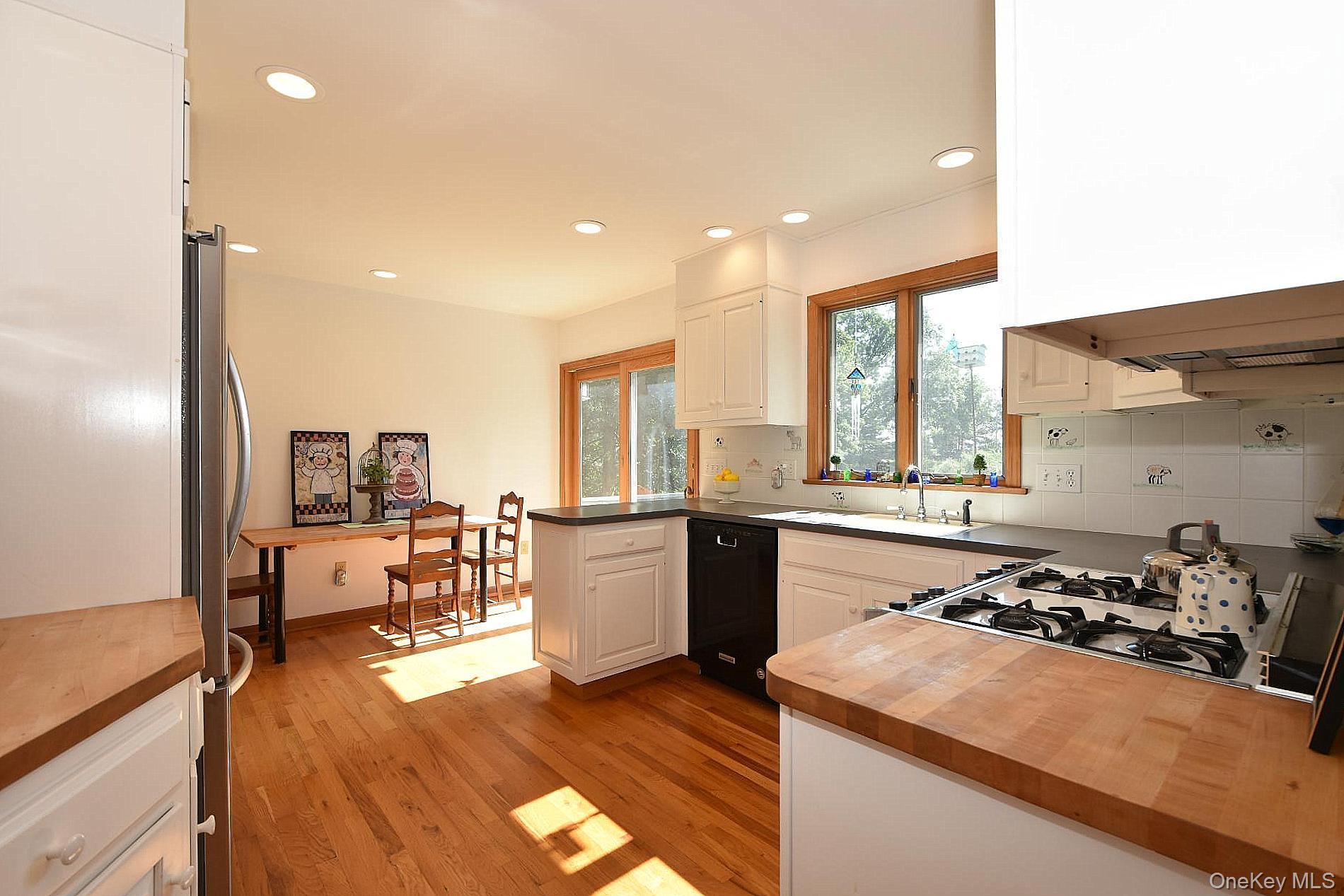 Single Family Leafy Way Suffolk County, NY 11931, MLS-1052245-12