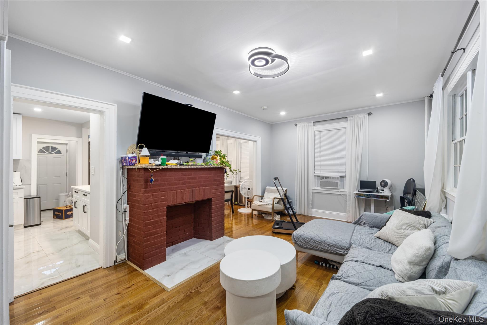 Single Family Rolling Street Nassau County, NY 11563, MLS-1052247-11