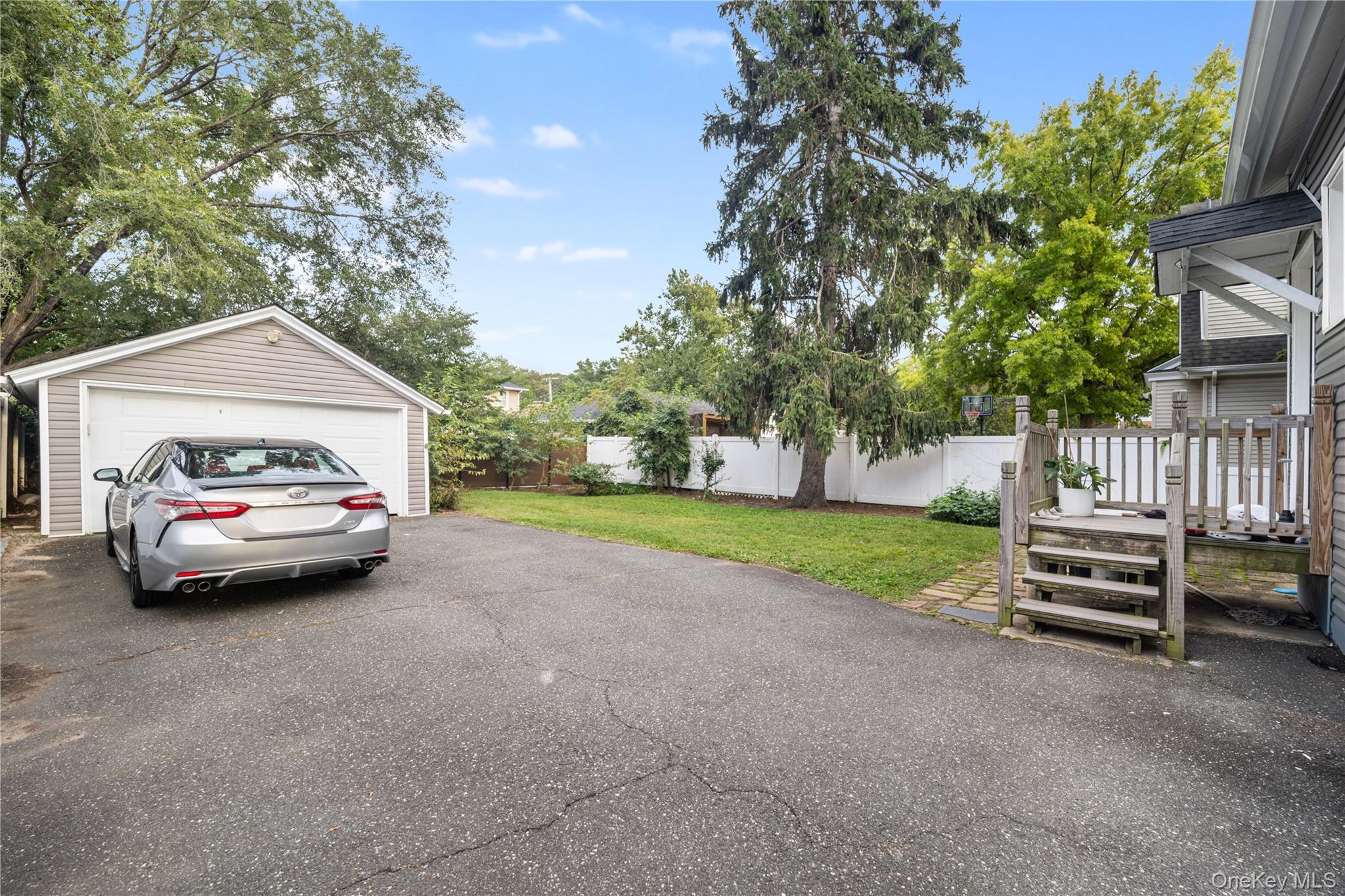 Single Family Rolling Street Nassau County, NY 11563, MLS-1052247-3