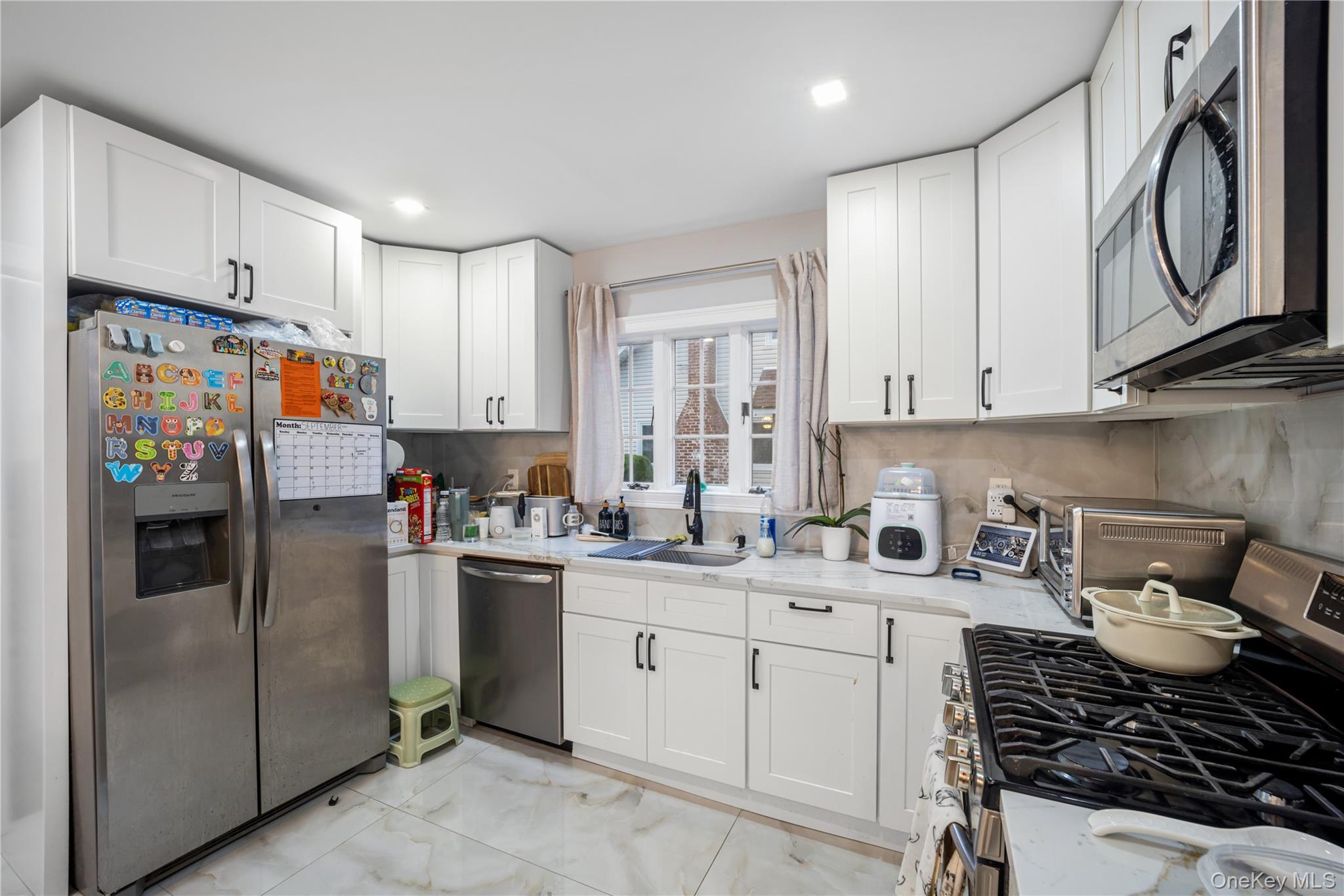 Single Family Rolling Street Nassau County, NY 11563, MLS-1052247-6