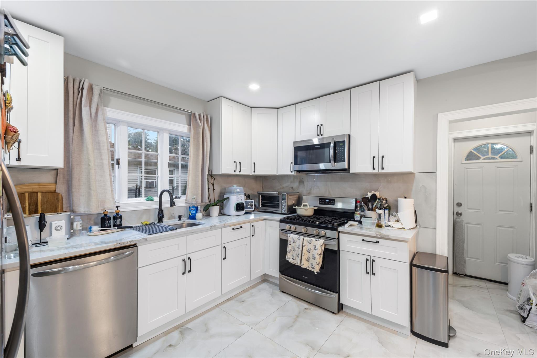 Single Family Rolling Street Nassau County, NY 11563, MLS-1052247-7