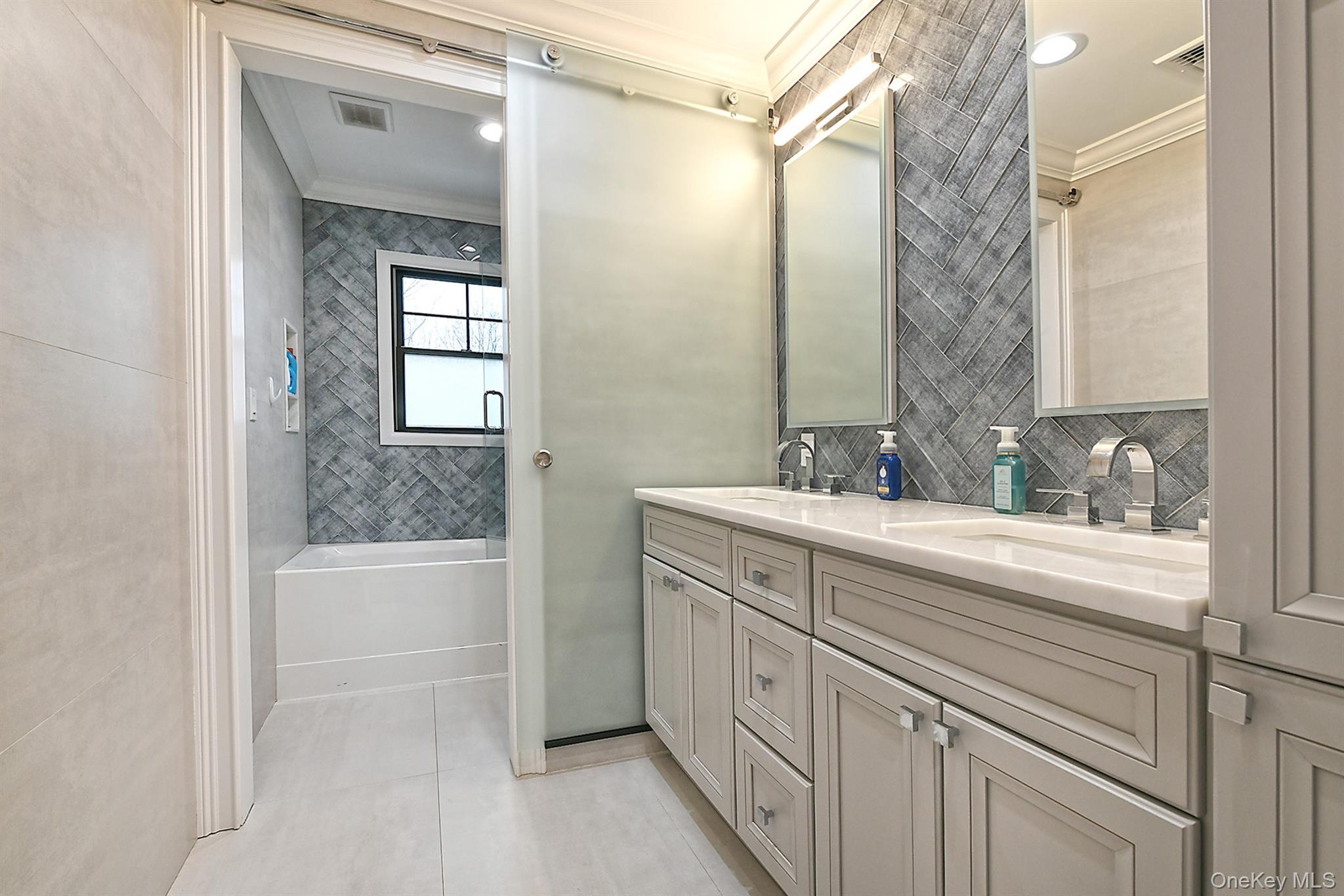 Single Family Yardley Drive  Suffolk County, NY 11746, MLS-1052249-33