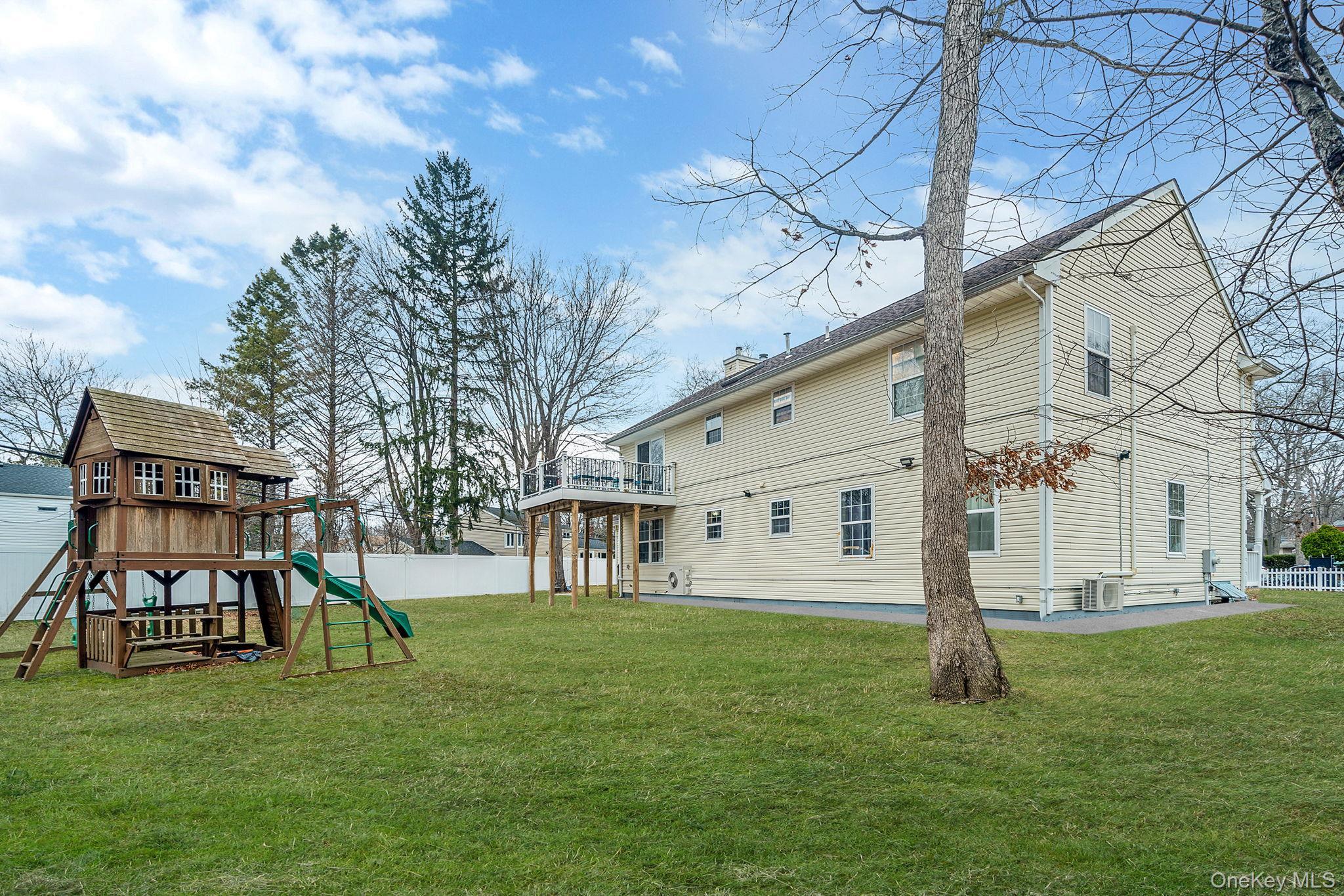 Single Family Denmark Court Suffolk County, NY 11743, MLS-1052291-33