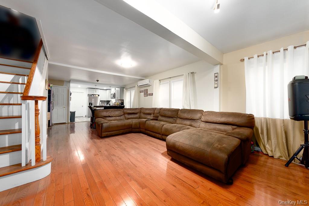 Single Family 215th Street  Queens, NY 11429, MLS-1052377-3