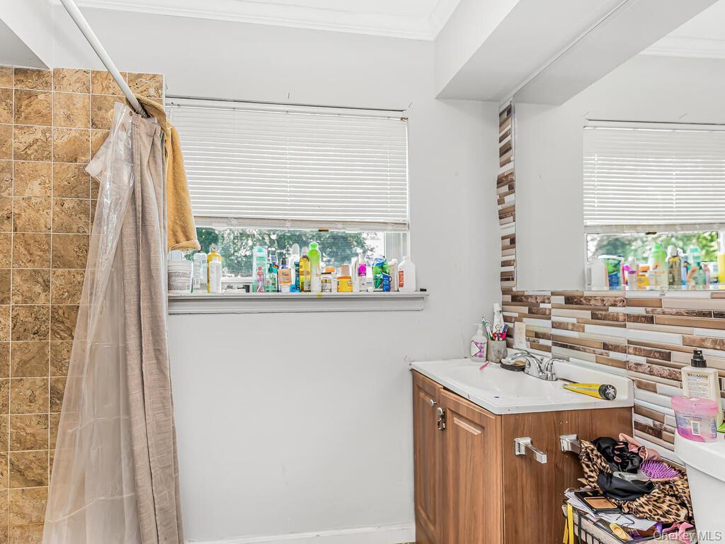 Single Family Kingsland Avenue Bronx, NY 10469, MLS-1052378-13