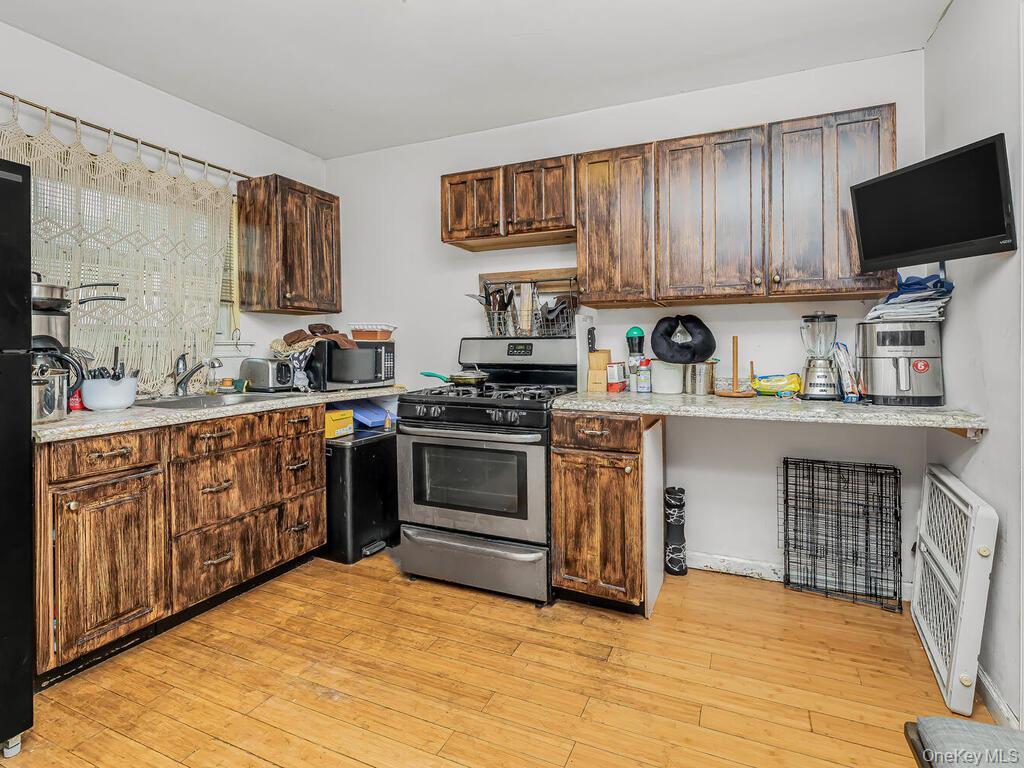 Single Family Kingsland Avenue Bronx, NY 10469, MLS-1052378-14