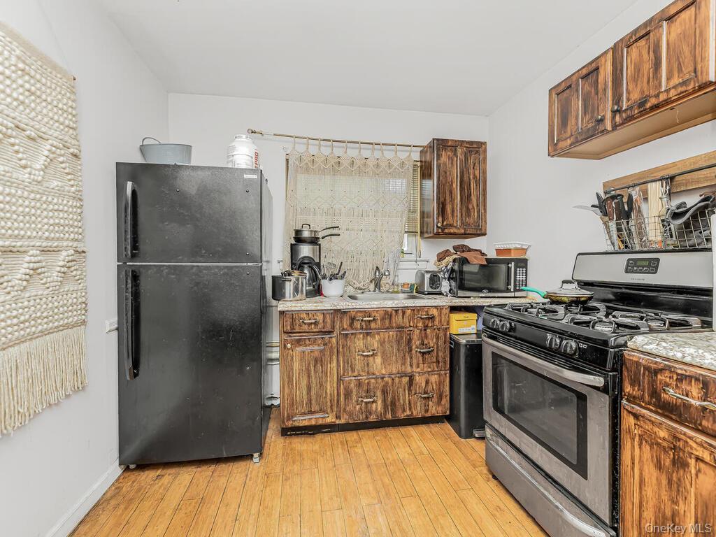 Single Family Kingsland Avenue Bronx, NY 10469, MLS-1052378-15