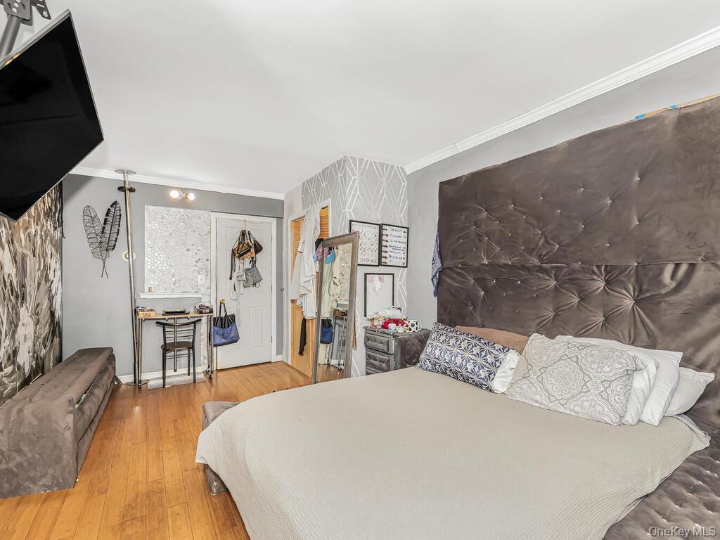 Single Family Kingsland Avenue Bronx, NY 10469, MLS-1052378-17