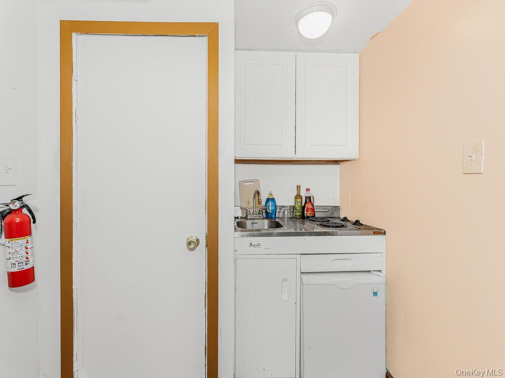 Single Family Kingsland Avenue Bronx, NY 10469, MLS-1052378-4