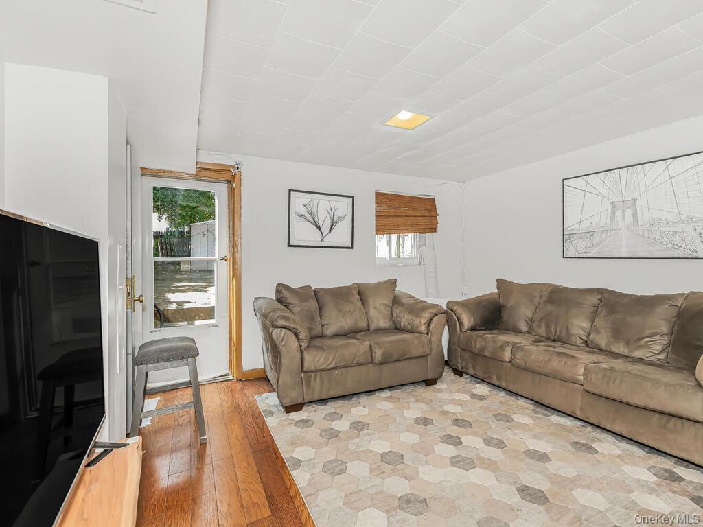 Single Family Kingsland Avenue Bronx, NY 10469, MLS-1052378-5