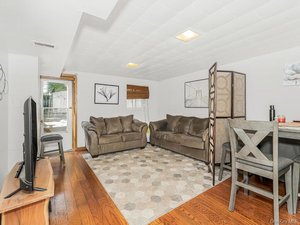 Single Family Kingsland Avenue Bronx, NY 10469, MLS-1052378-7