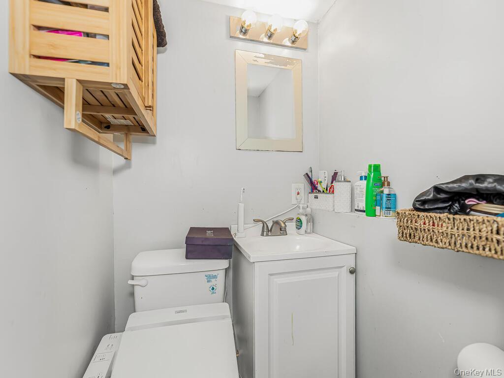 Single Family Kingsland Avenue Bronx, NY 10469, MLS-1052378-8