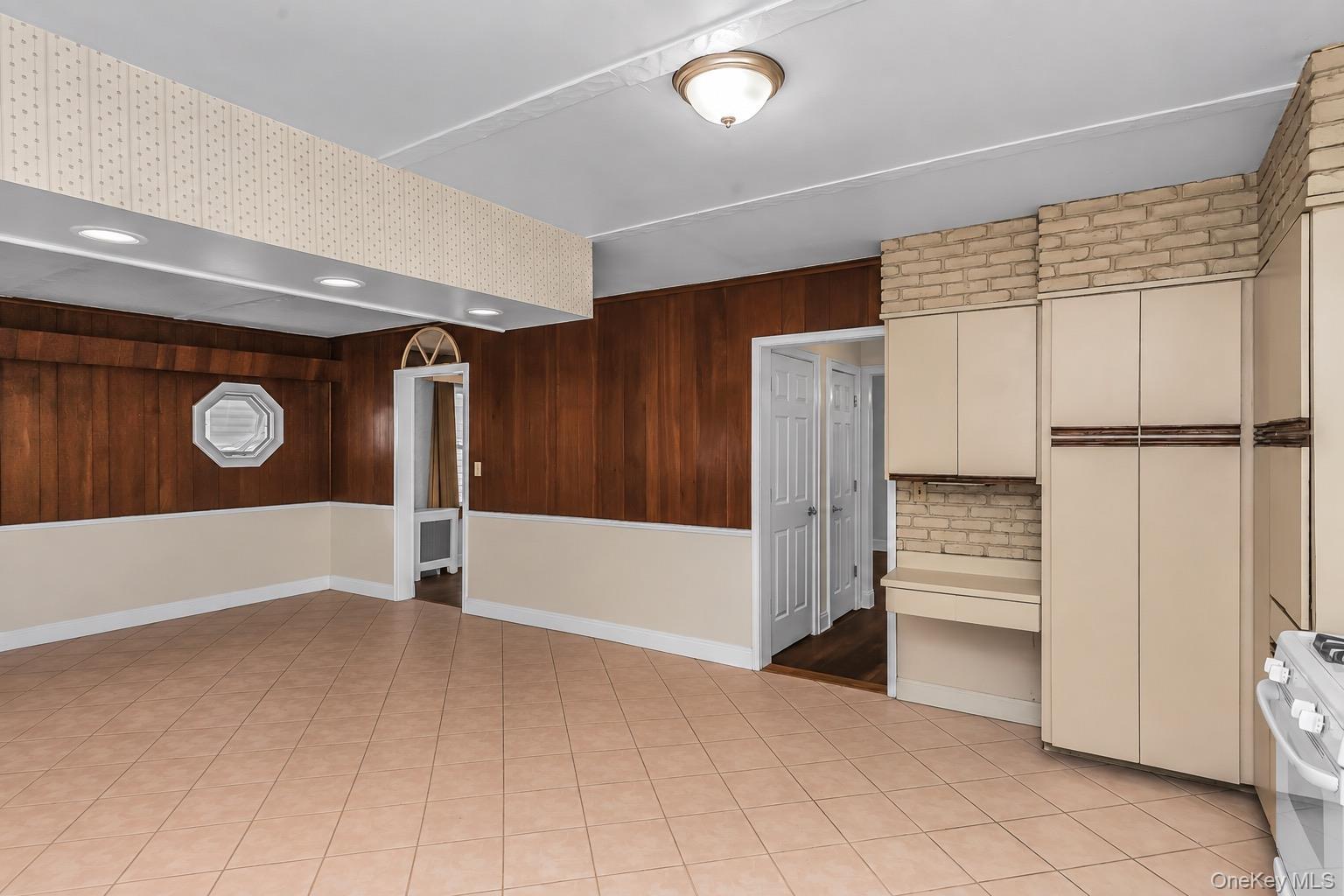 Single Family Capitol Avenue  Nassau County, NY 11596, MLS-1052409-13