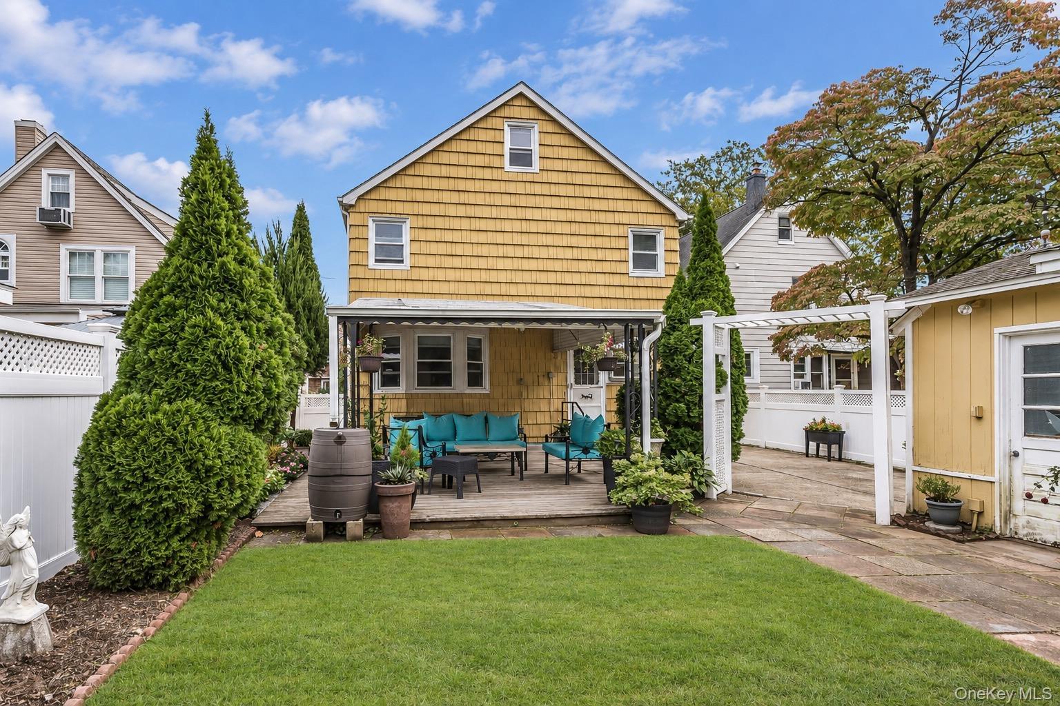Single Family Capitol Avenue  Nassau County, NY 11596, MLS-1052409-24