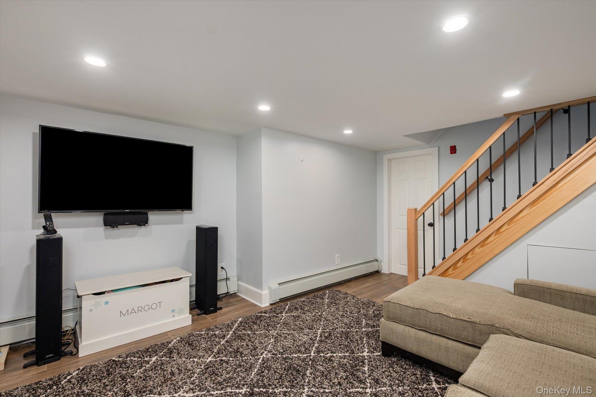 Single Family Crestfield Place Suffolk County, NY 11768, MLS-1052414-18