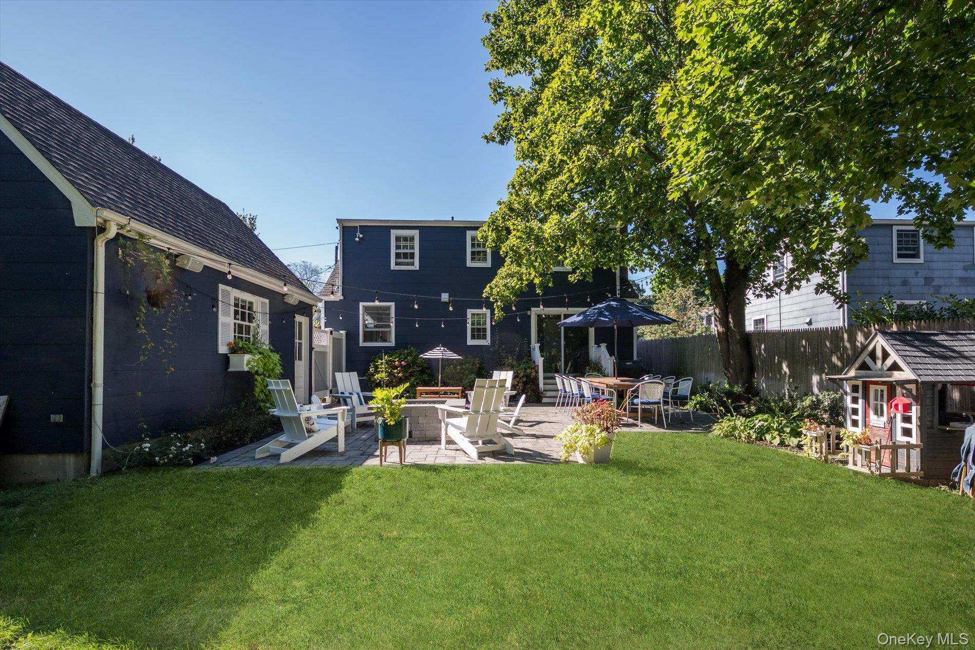 Single Family Crestfield Place Suffolk County, NY 11768, MLS-1052414-22