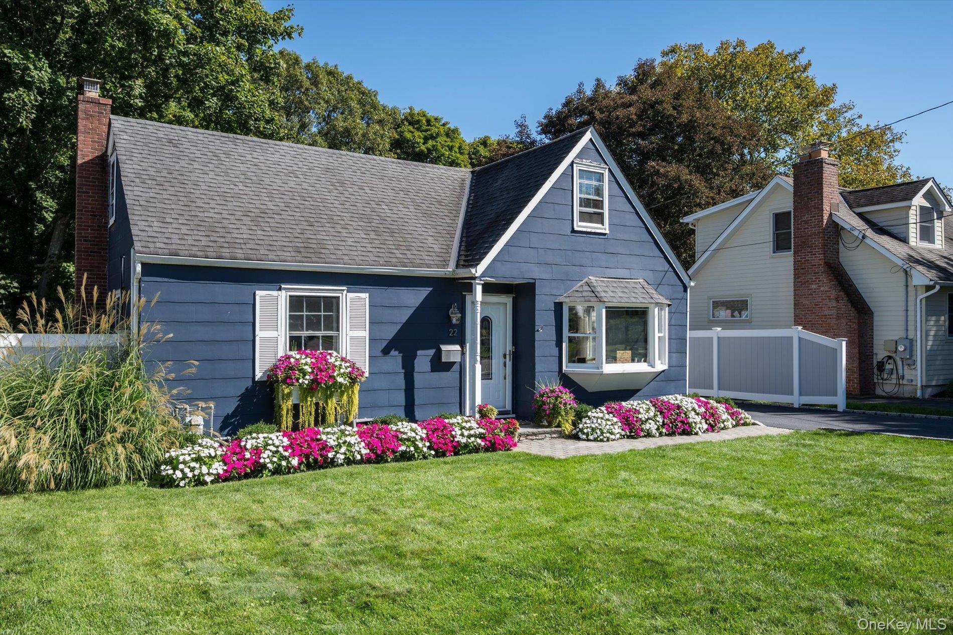 Single Family Crestfield Place Suffolk County, NY 11768, MLS-1052414-3
