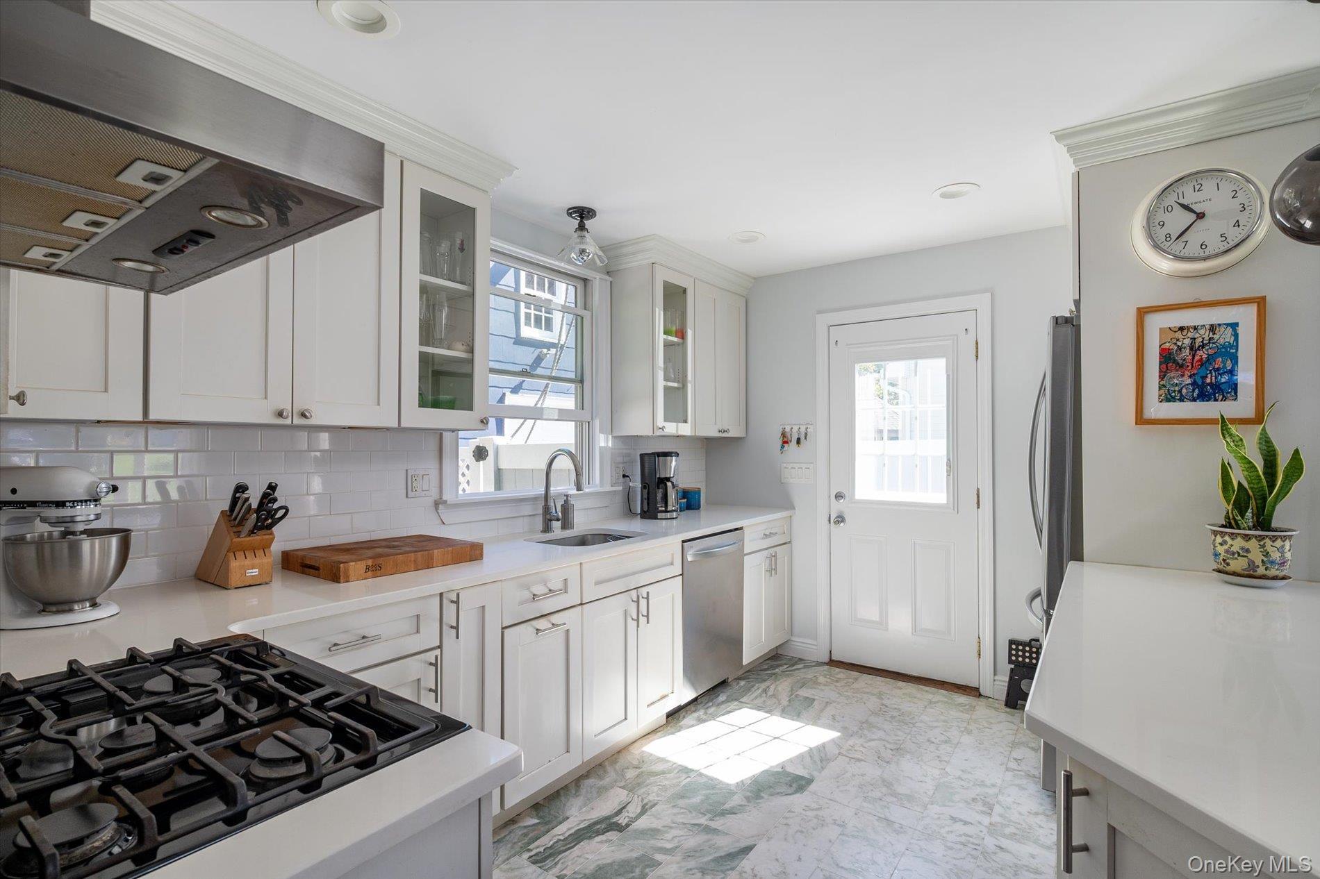 Single Family Crestfield Place Suffolk County, NY 11768, MLS-1052414-5