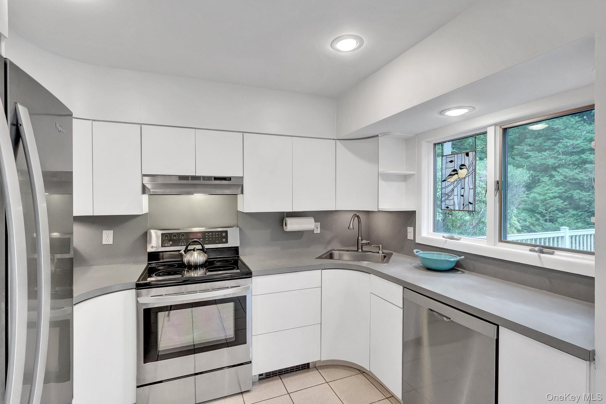 Single Family Huyler Court  Suffolk County, NY 11733, MLS-1052448-10