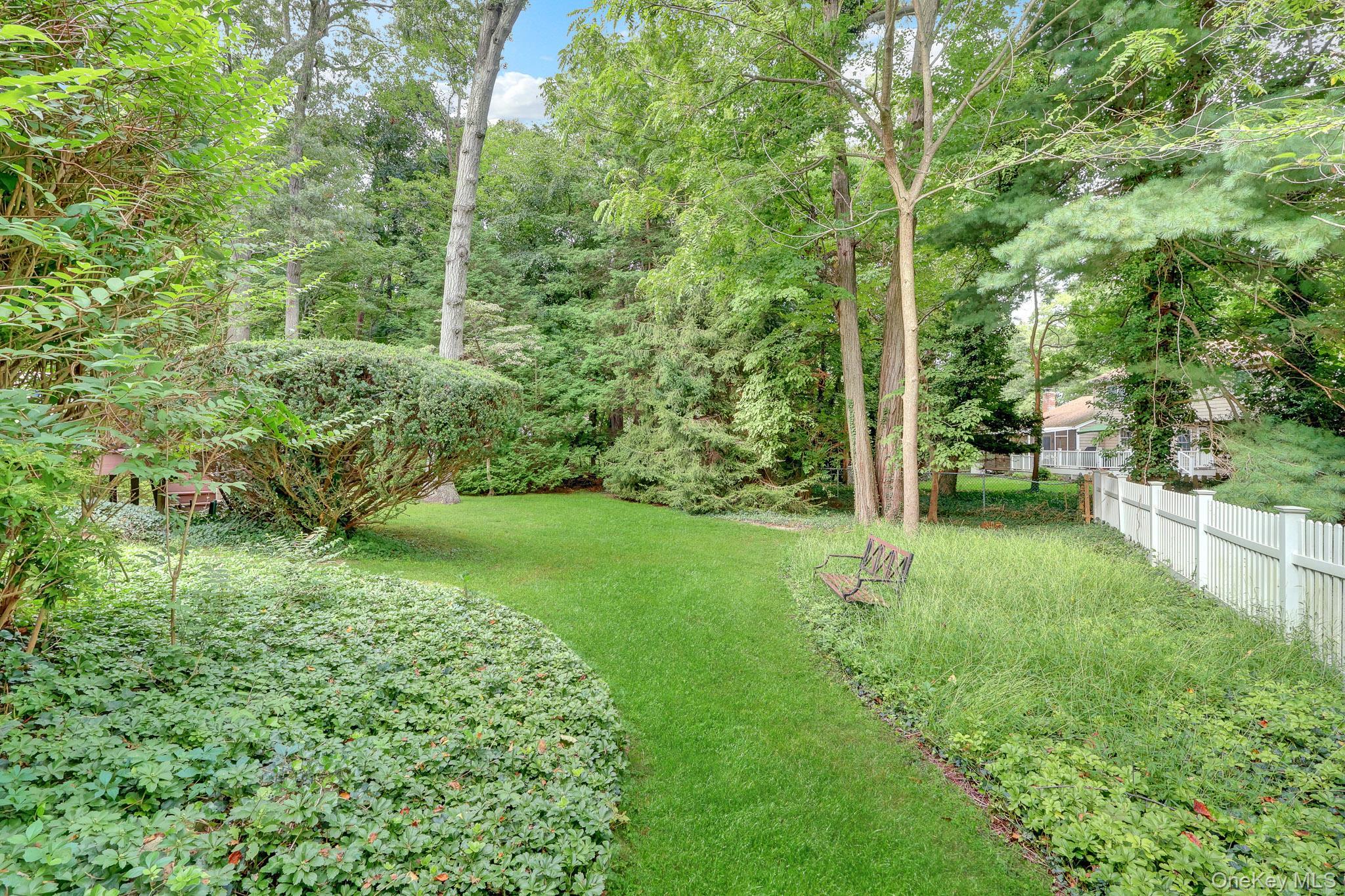 Single Family Huyler Court  Suffolk County, NY 11733, MLS-1052448-27