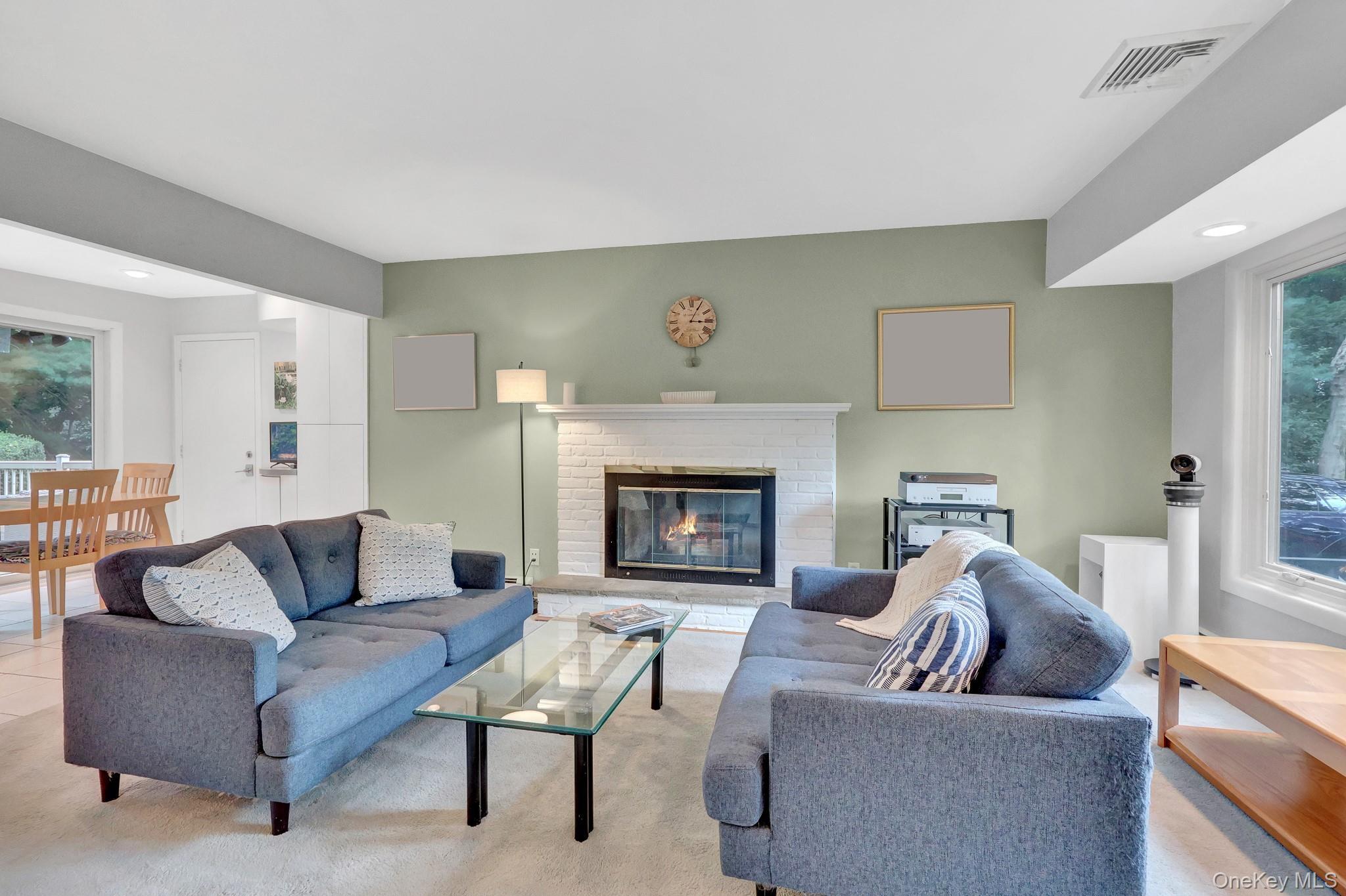 Single Family Huyler Court  Suffolk County, NY 11733, MLS-1052448-4
