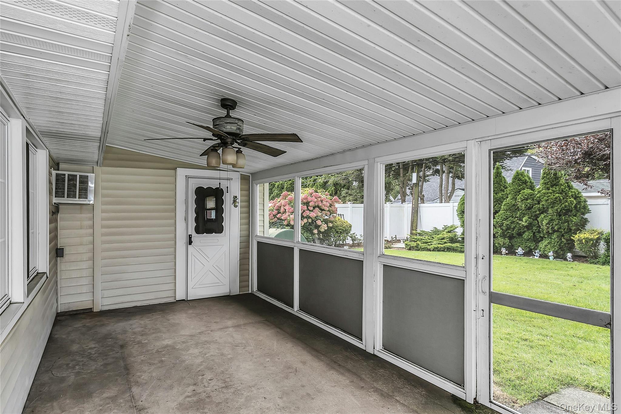 Single Family Cable Lane Nassau County, NY 11801, MLS-1052449-25